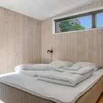 Heidie - 600m From The Sea By Interhome