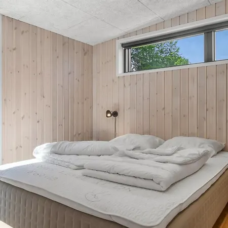 Heidie - 600m From The Sea By Interhome