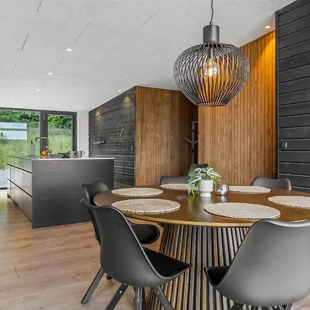 Heidie - 600m From The Sea By Interhome